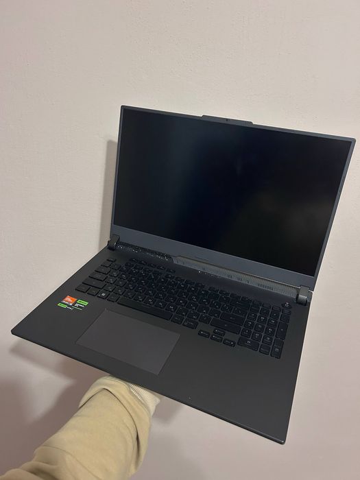 Asus rog Strix G713PU