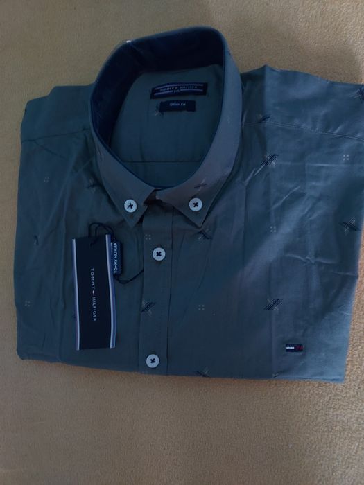 Koszule męskie premium wyszywane logo.