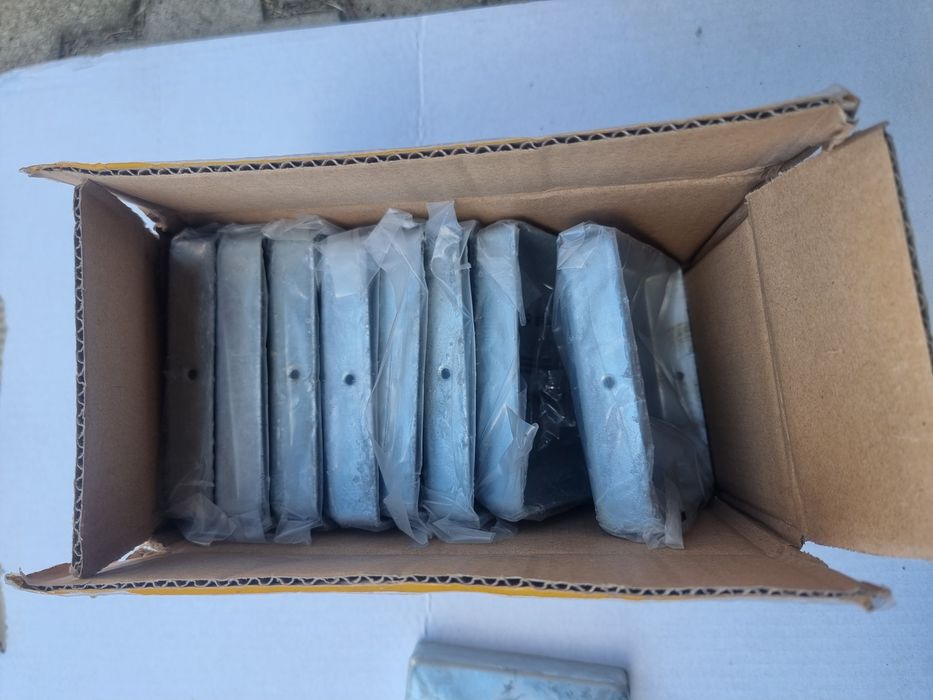 Daszek kapturek na słupek