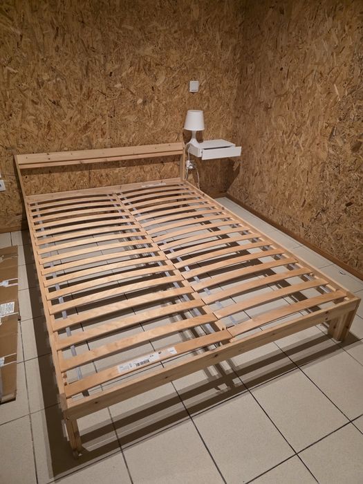 Cama e colchão IKEA
