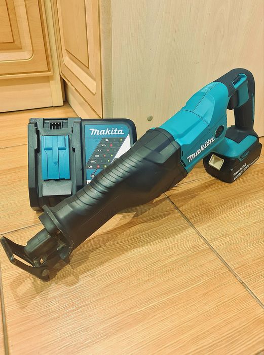 Акумуляторна Шабельна пила Makita djr186 [як НОВА]