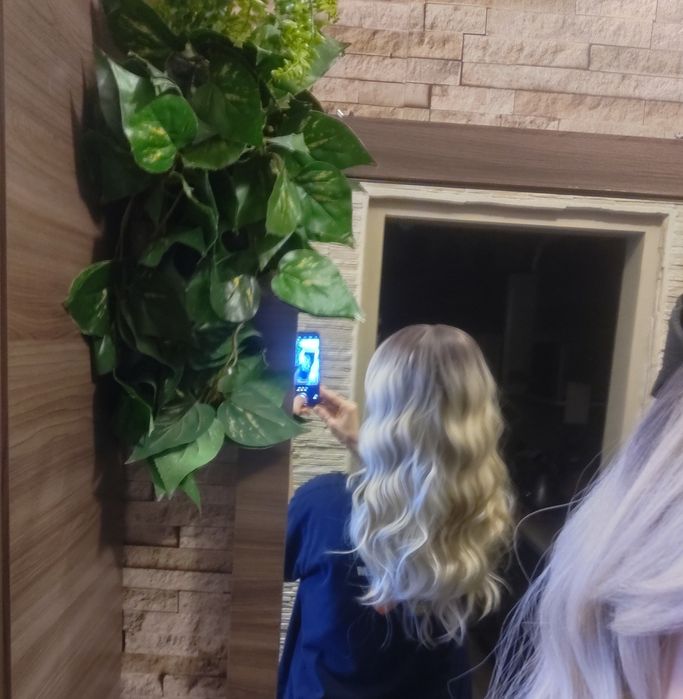 Nowa peruka blond