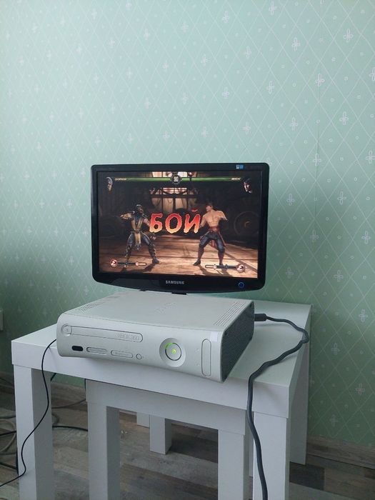 Працююча Xbox 360  ЧИТАЄМО ОПИС тільки тушка консоль ікс бокс приставк