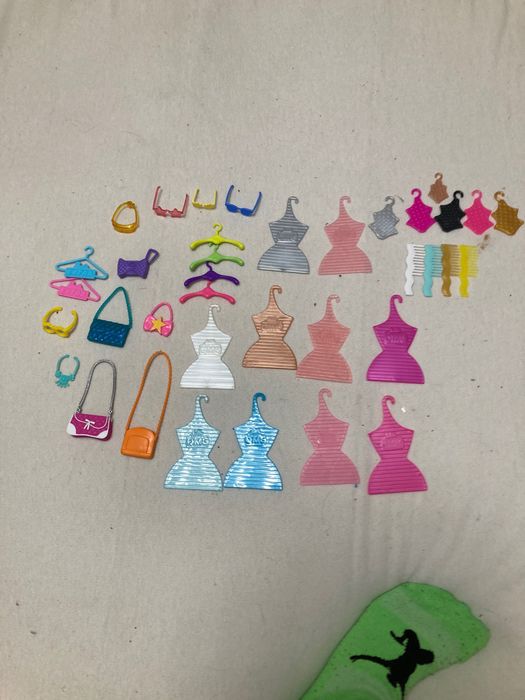 Zestaw zabawek akcesoria LOL i Barbie