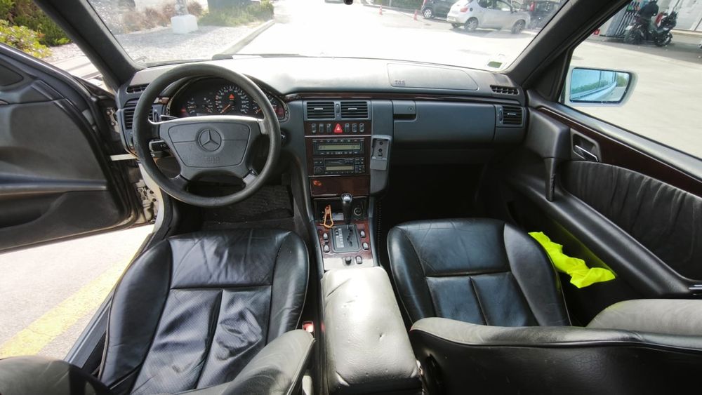 Mercedes Benz E230