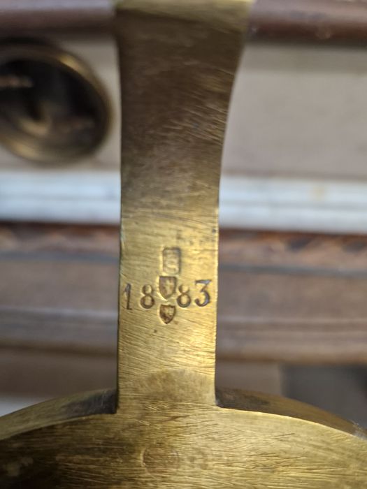 Zabytkowa waga szalkowa – marmur, mosiądz – Genewa – ok. 1883 r.