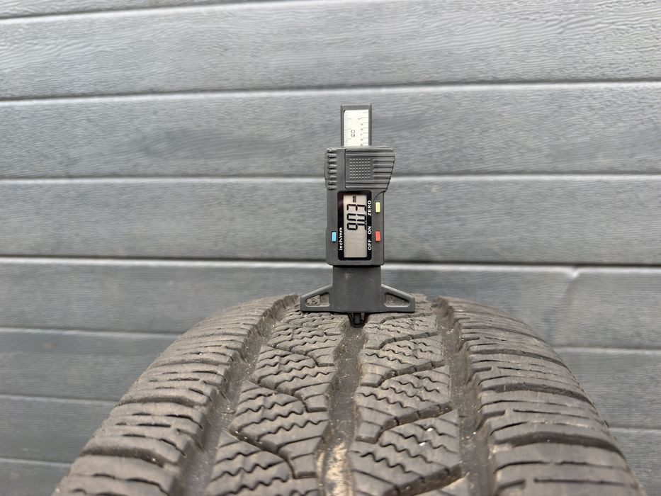 Pojedyncza opona zimowa Continental 225/55/17C 109/107T