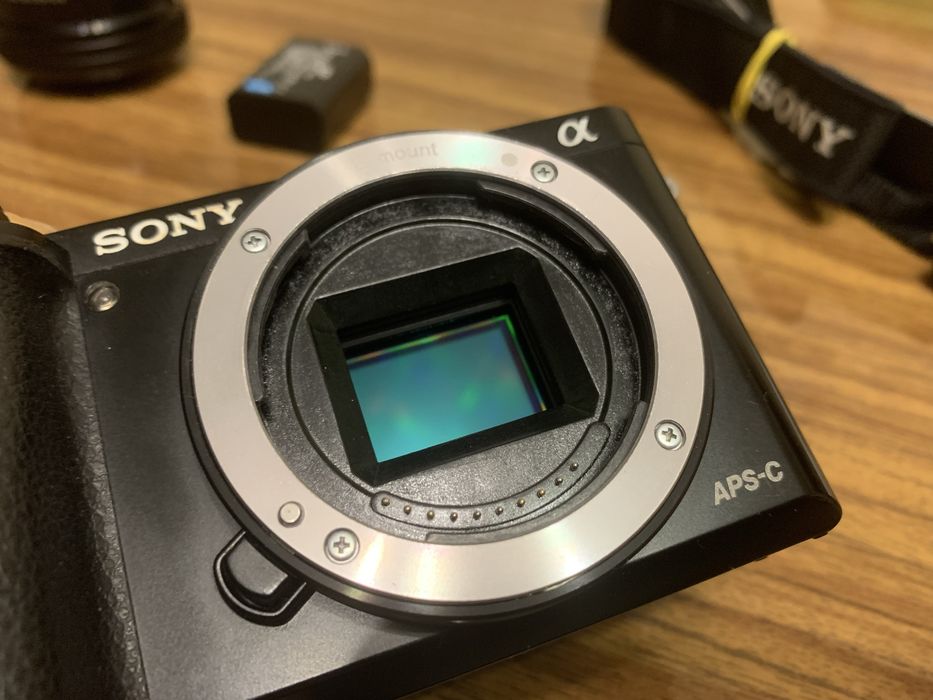 Sony A6000 (body) або + kit 16-50mm