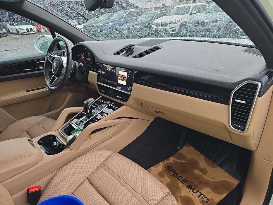 Porsche Cayenne 2023 — це еталон динаміки