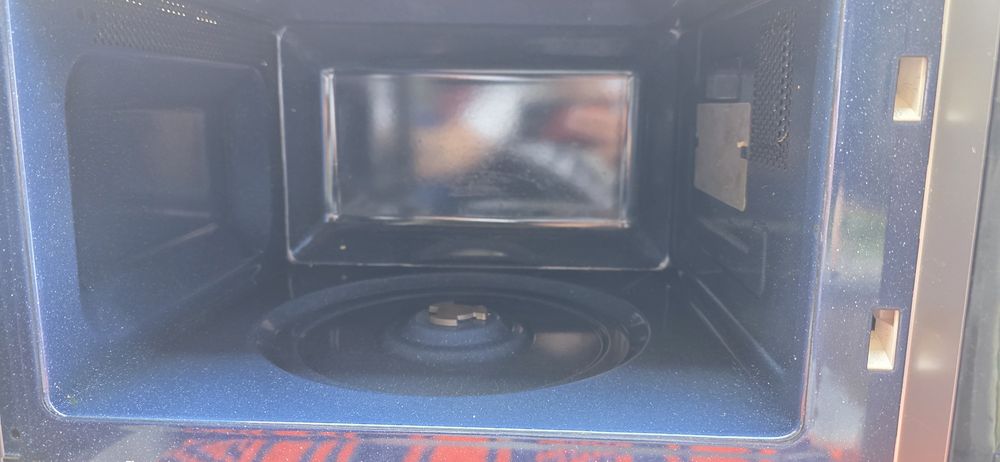 Продам мікрохвильову піч Samsung MS23F302TAS/UA в відмінному стані.