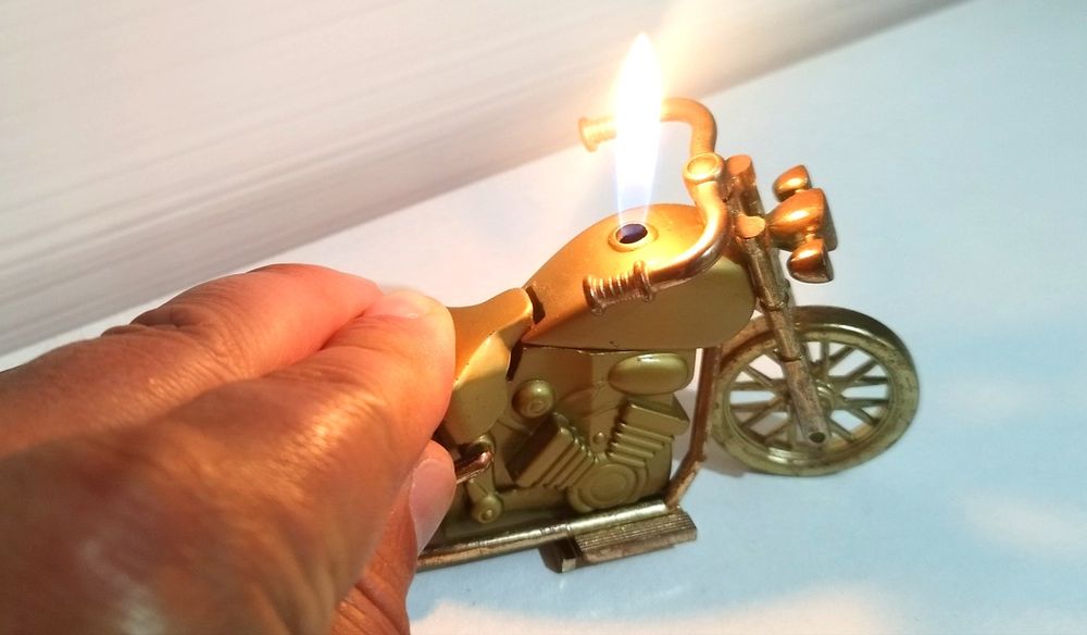 Isqueiro Moto Dourada