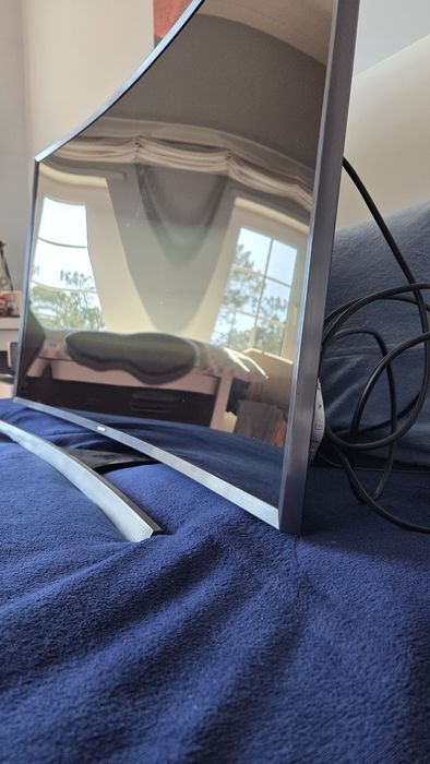 Vendo smart TV samsung curvada de 49" com 3D e 4K (topo de gamma em 20