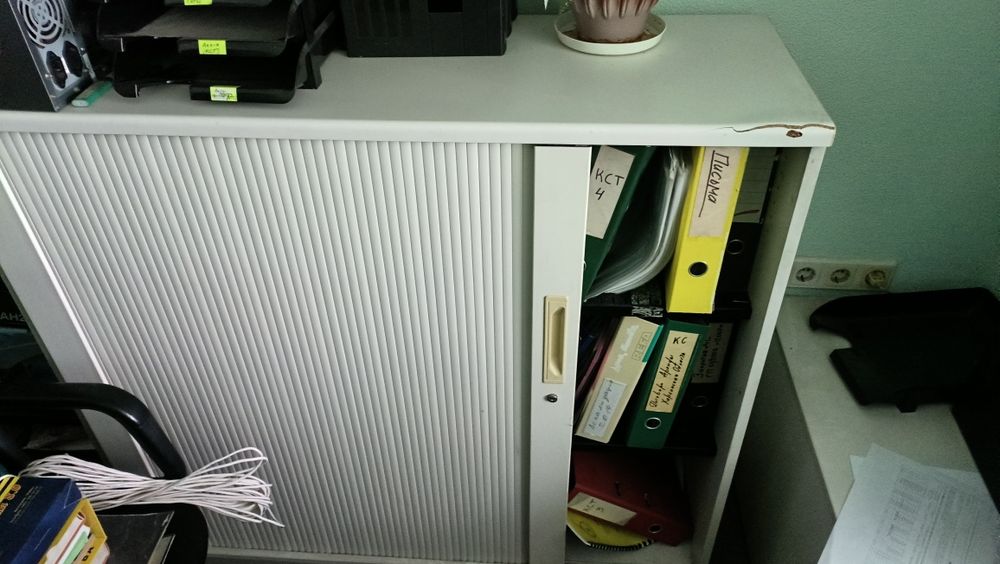 Офисная мебель (столы, стулья, шкафы)