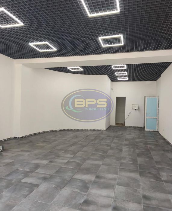 Здам фасадне приміщення 65 м² на Капітана Кузнєцова, 110/114