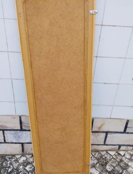 Espelho com moldura em madeira