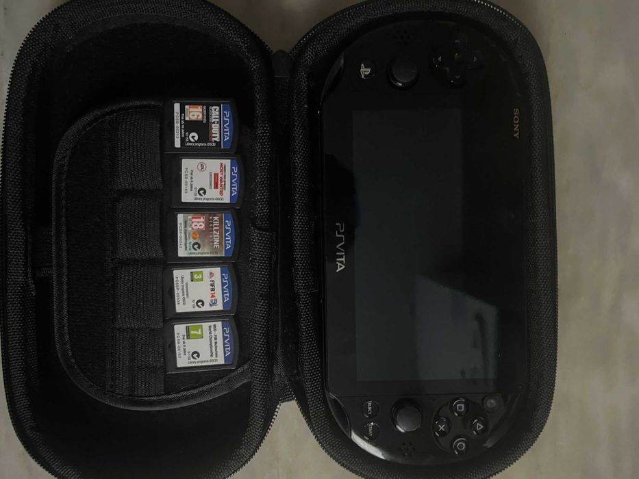 PS Vita Preta com jogos