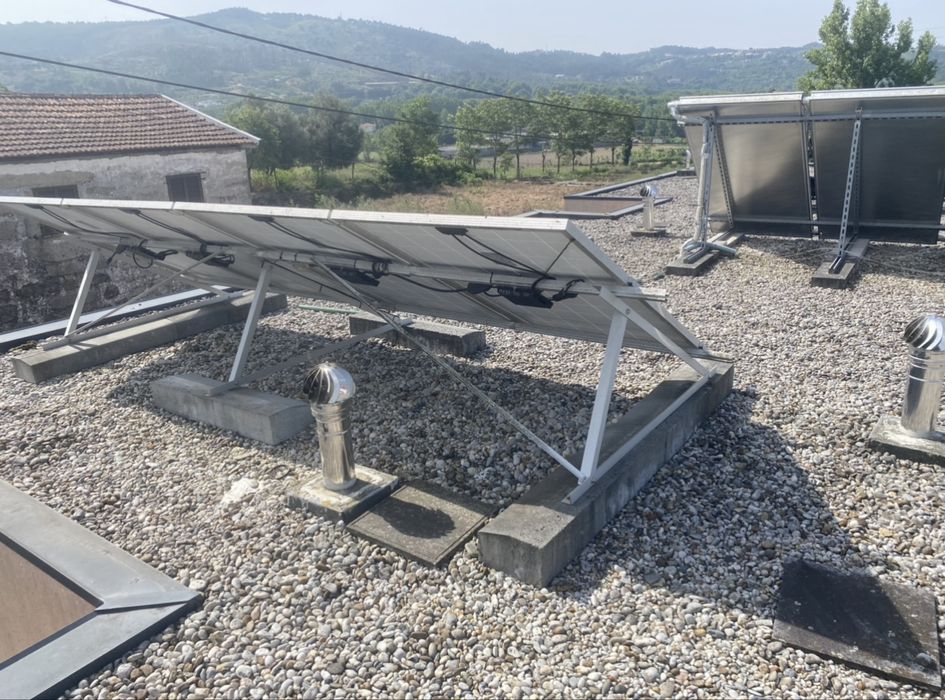4 Paineis Solares 1kW (com estrutura e microinversores)