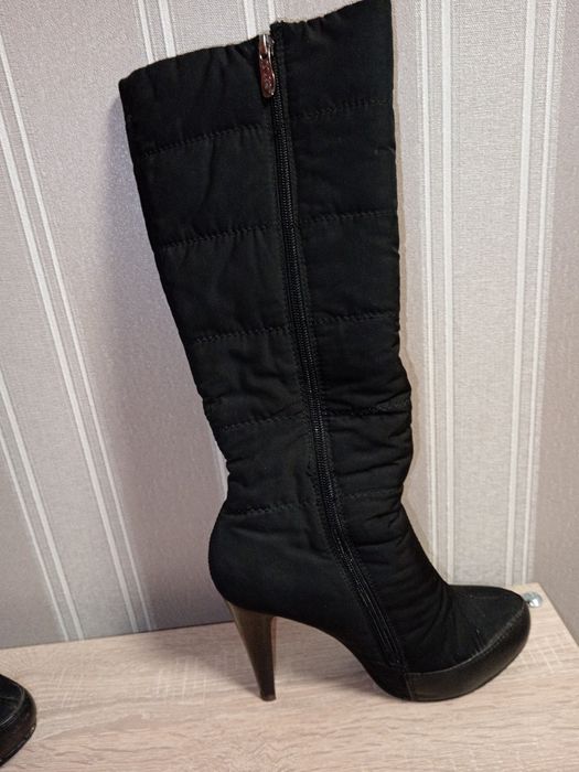 Продам зимові чобітки