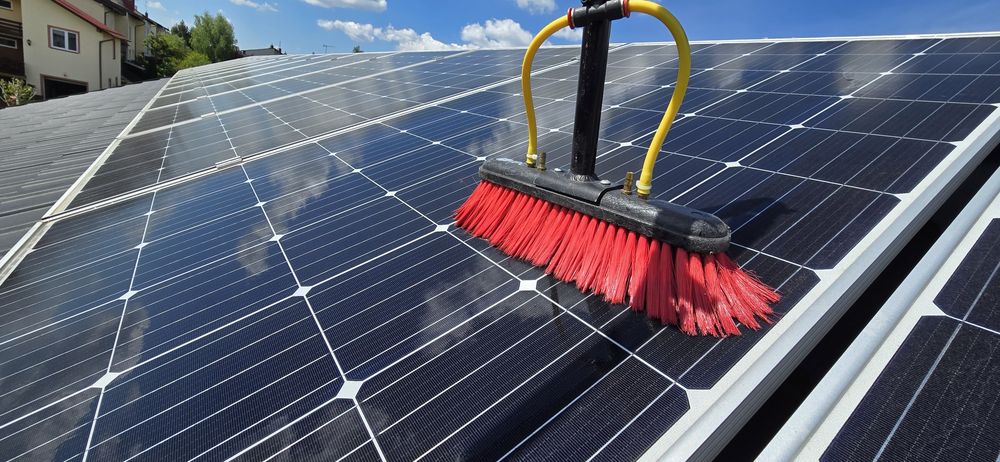 Profesjonalne Mycie Paneli Fotowoltaicznych Okien Wodą Demineralizowan