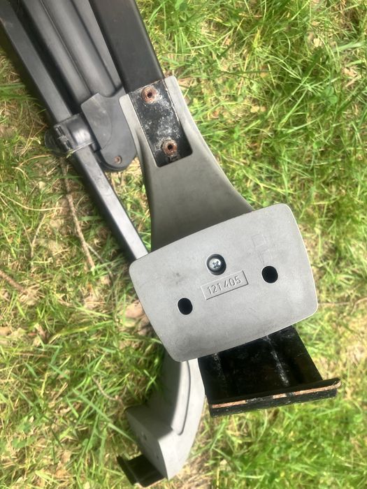 Bagażnik dachowy Thule na narty do Toyoty Yaris 2000