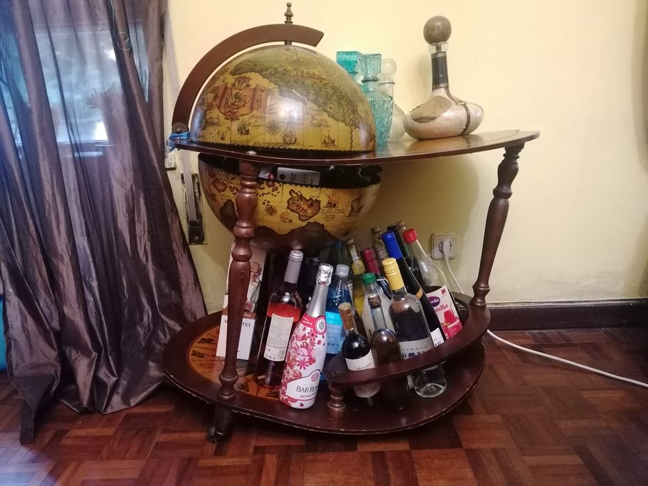Globo bar muito antigo