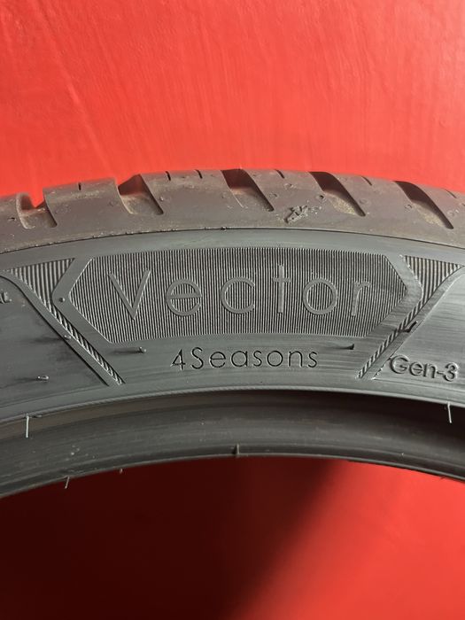 245/40/19 Goodyear Vector 4 season gen-3