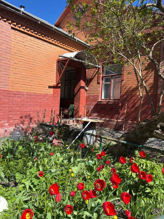 Продаж будинку.Цетр міста . Міські комунікації.Компенсаційні сертифікати розглядаємо.