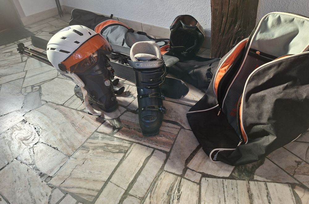 Narty,  pokrowiec, kaski 2,  biały z przyłbicą  nowy,