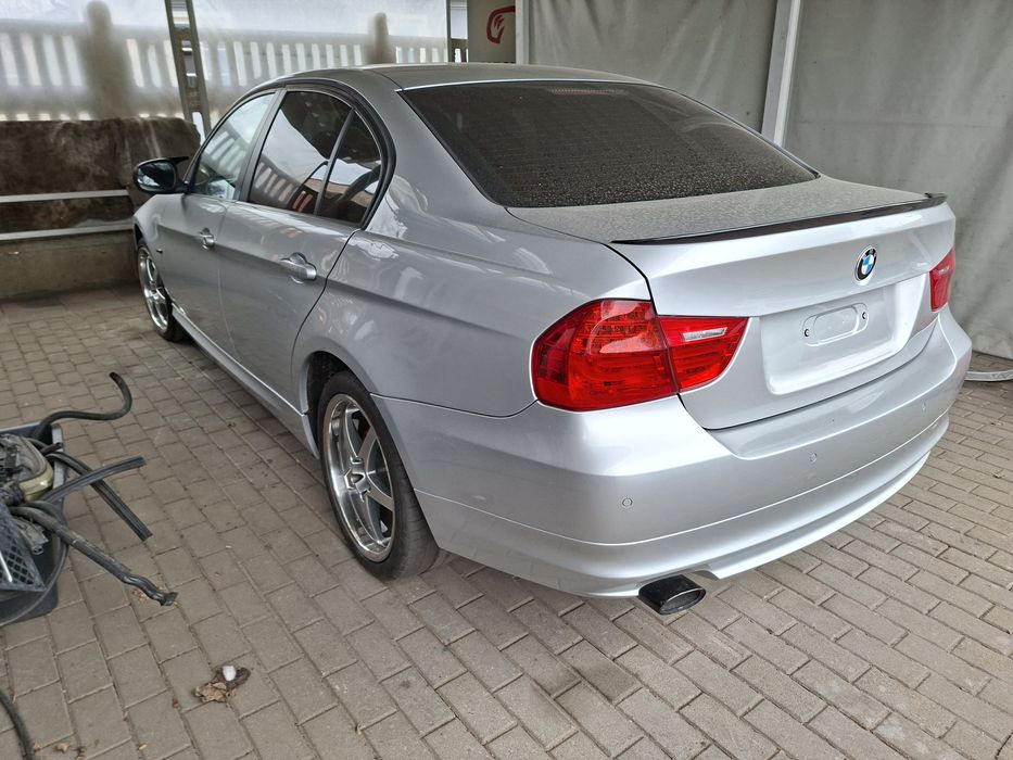 BMW 320  E90 srebna