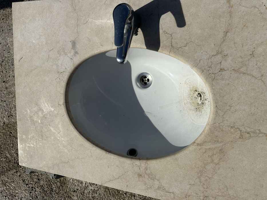 Lavatorio bege em pedra