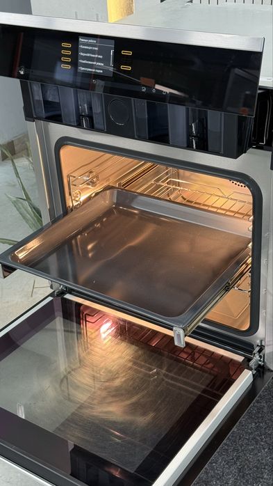 Вбудована духовка з функцією пароварки DGC 6660