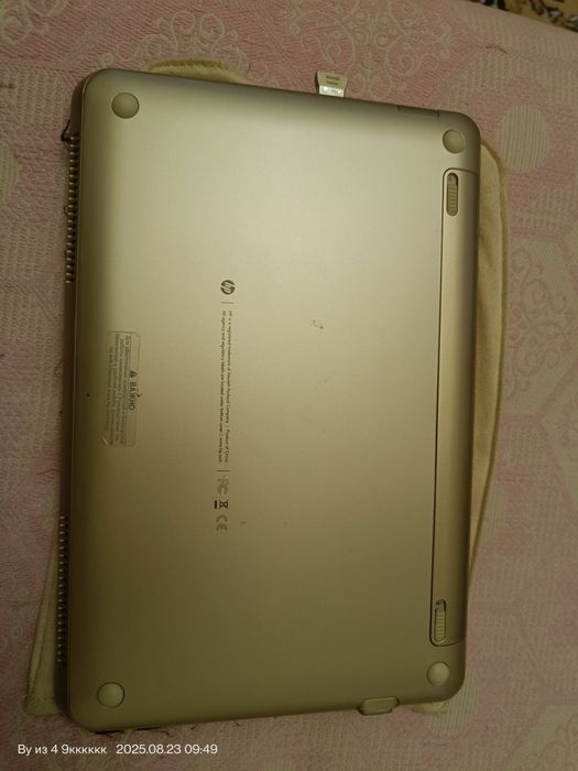 нетбуке HP Mini 210-1099EZ Vivienne Tam Edition