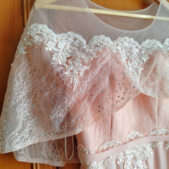 Długa, nowa, kolor pudrowy  róż.