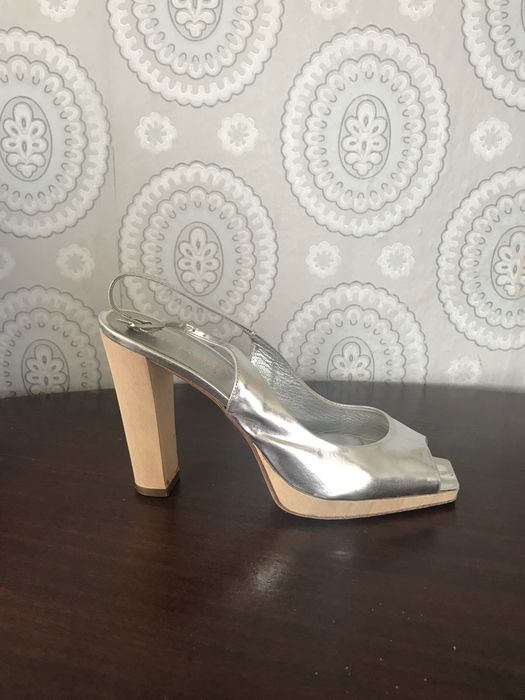 Продам босоножки Carlo Pazolini