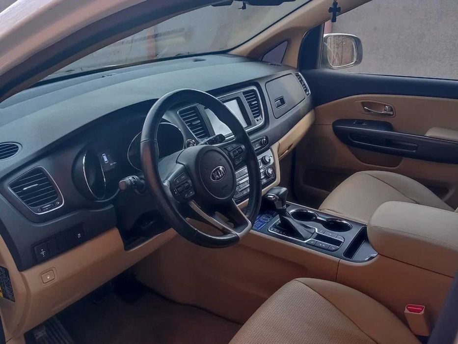 Kia Carnival 2018 сімейний автомобіль