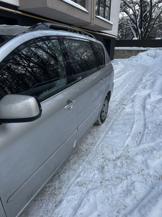 Toyota Avensis Verso