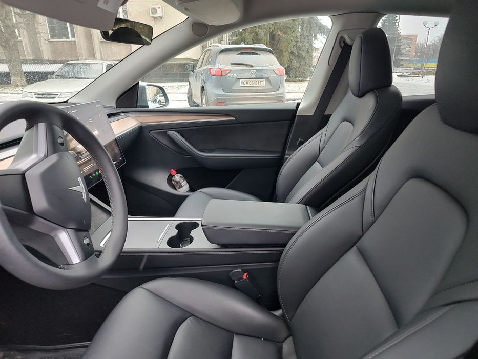 Tesla model y 2025 року, dual motor  long range 7 місць