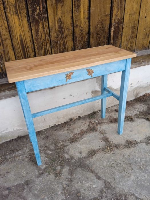 Konsolka, stolik pomocniczy