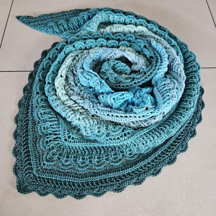 Chusta robiona ręcznie na szydełku rękodzieło Handmade