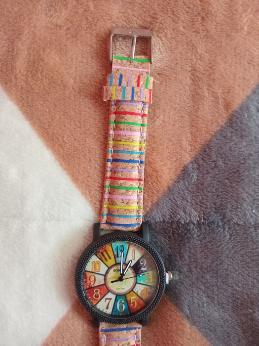 Relógio multicolor