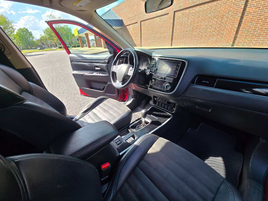 Mitsubishi Outlander SE      2019