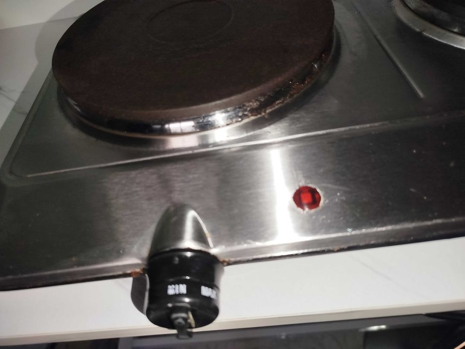 Fogão eléctrico jocel em bom estado e funcional.