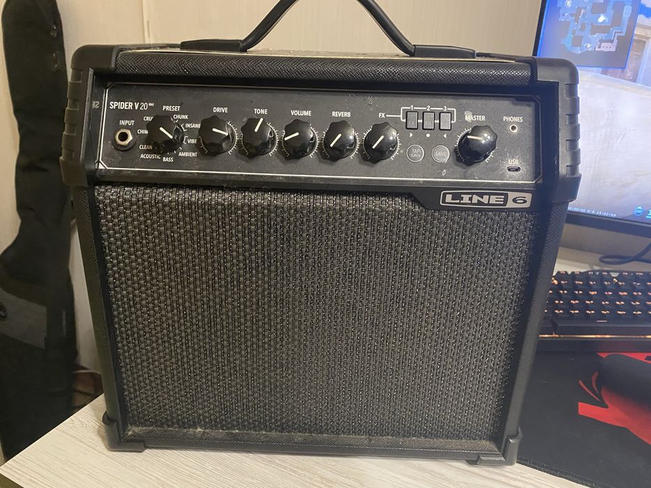 Продам комбопідсилювач Line 6 Spider V20