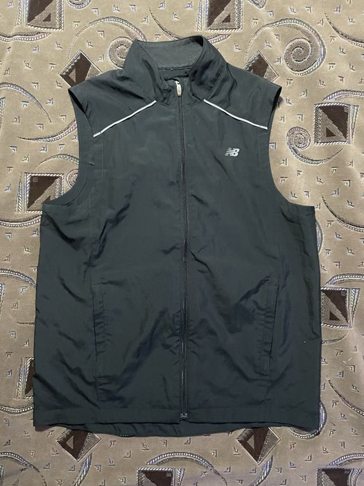 жилетка new balance