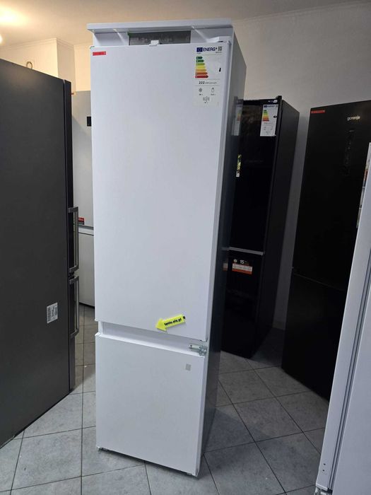 OUTLET nowa Lodówka do zabudowy 193,5 cm Whirlpool WHC20T352 gw 2 l U5