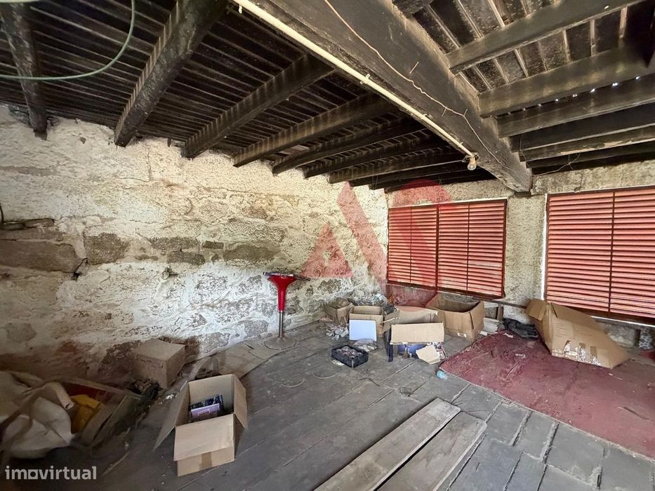 Moradia para Restauro com Terreno de 340 m² | Estorãos, Fafe