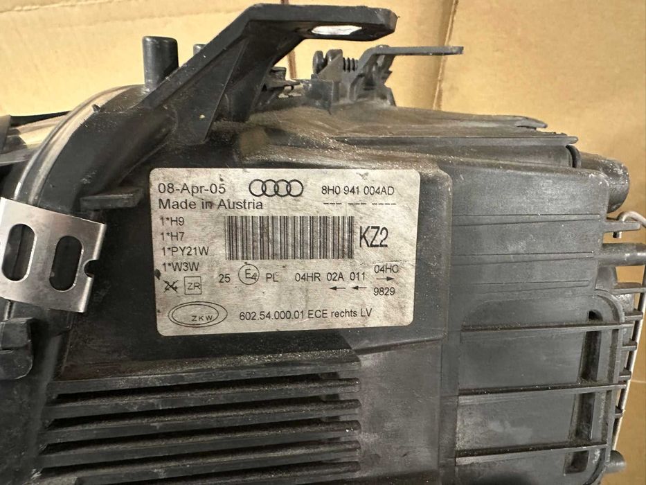 Audi A4 B6 Cabrio Lampa prawa przednia przód Eu cała org
