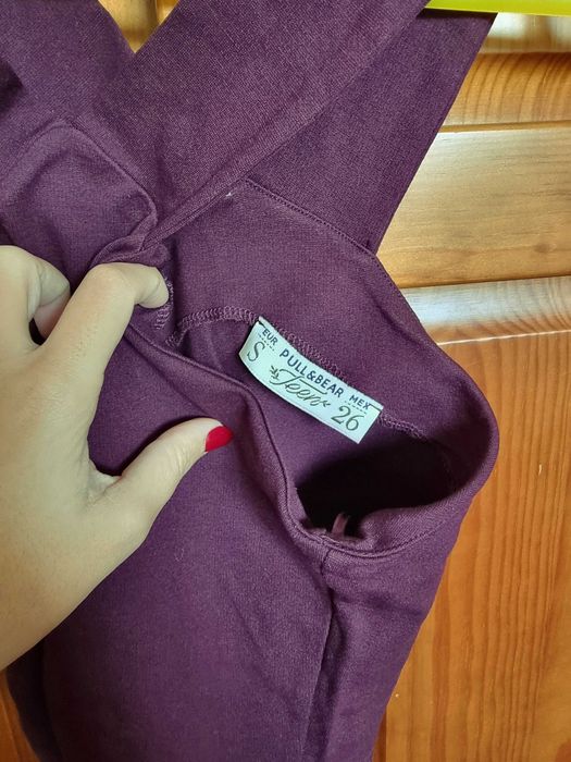 Crop top bordeaux escuro justo Pull & Bear, tamanho S