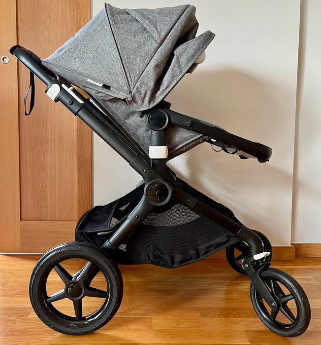 Carrinho de bebé e alcofa Bugaboo Fox 2 quase novo