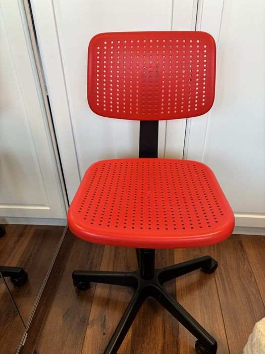 Krzesło obrotowe czerwone Ikea